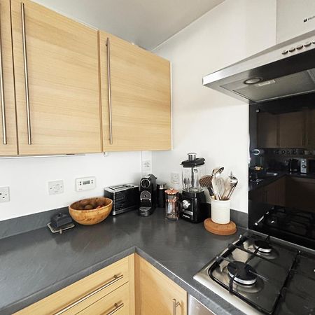 Delux Room With Private Parking, Sleeps 2, Perfect For Cotswold Getaway, Easy A419 Access Blunsdon Εξωτερικό φωτογραφία